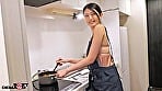 「人の役に立つことが大好き」こども食堂でボランティアに従事。料理が得意なお漏らし奥さん 足立美緒 30歳 AV DEBUT 12