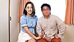 『愛し合う夫婦が残したいメモリアルヌードフォト』と題された雑誌の特集だと妻を騙し、絶倫チ○ポ男と素肌密着偽撮影会で寝取られ検証！！ すみれさんこうさん 2