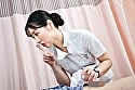 ワザと手コキのような陰部洗浄で暴発させて青年患者を虜にするおばさん看護師 VOL.2 11