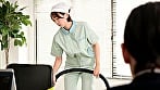 地味だけど妙にソソるオフィス清掃のパート妻は、セクハラされても拒めない僕専用の性処理ペット。でもなかなか最後の一線を越えさせてくれないのでしばらく放置してみたら自分から体を寄せてチ●ポをねだってきた！ 1