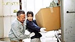 配送中NTR 既婚ベテランドライバーの配送に付いて回るうち車中でおそわれてしまった新婚人妻 小湊よつ葉 3