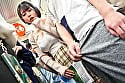 「おちんちん大きくさせてごめんね」小さいから大丈夫だろうと女性専用車両に一緒に入った甥っ子がおっぱいだらけの状況にフル勃起！慌てた叔母さんがこっそり抜いてくれました 5
