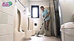 ニンゲン観察 「おしっこ舐めて綺麗にしましょうか?」働く男性のおち●ぽ掃除が生き甲斐の、トイレ清掃バイトのド変態お姉さん 1