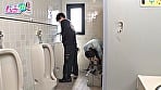 ニンゲン観察 「おしっこ舐めて綺麗にしましょうか?」働く男性のおち●ぽ掃除が生き甲斐の、トイレ清掃バイトのド変態お姉さん 6
