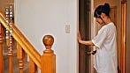 旦那が●ているPM23:00 夜な夜な教え子（M男君）を連れ込み性処理に付き合わせ優しく骨抜きするスゴテク巨乳女●師 小野坂ゆいか 3