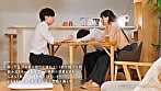 夫が近くで●てるからコッソリとトロけるまで耳をチンポみたいに舐める“ミミラチオ”で聴覚から発情させる美人妻 宮西ひかる 2