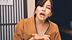 わざと胸の谷間やパンチラ見せたりして誘惑 佳奈さん 9