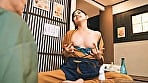 わざと胸の谷間やパンチラ見せたりして誘惑 佳奈さん 12