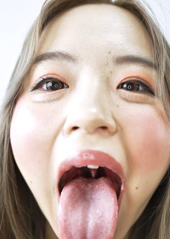 【個人撮影】菊池はる 初喉チンコ触り&擬似フェラ体験