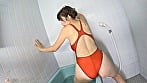 松本菜奈実 濡れてテカってピッタリ密着 神競泳水着 可愛い女子の競泳水着姿をじっとりと堪能！着替え撮影から始まり貧乳から巨乳にパイパン、ハミ毛、ジョリワキ等のフェチ接写やローションソーププレイや競泳水着ぶっかけ等を完全着衣で楽しむAV 16