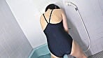 八坂凪 濡れてテカってピッタリ密着 神スク水 可愛い女子のスクール水着姿をじっとりと堪能!着替え撮影から始まり貧乳から巨乳にパイパン、ハミ毛、ジョリワキ等のフェチ接写やローションソーププレイやスク水ぶっかけ等を完全着衣で楽しむAV 2