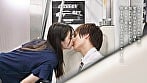 最終接吻電車 誰もいない2人きりの車内で美人お姉さんと何度もキスxキスxキス 吉澤友貴 4