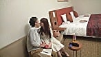 笑顔が可愛い人妻。おじさんの隠し持つおナスに興味津々！ のぞみ 1