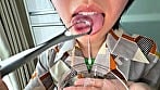 【個人撮影】加護まりの舌ブラシで「汚舌苔」採取 5