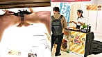 【配信限定】人気 AV 女優が挑戦！商業スペースでイカサレホットドッグ販売！ 小野坂ゆいか 望月つぼみ 6