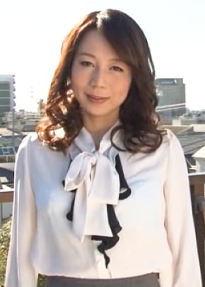 やむにやまれず裏風俗に転落した貞淑妻たち 2