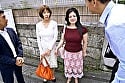 街で見つけた 姉妹のように仲の良い綺麗な母娘をナンパして大乱交！！「あなた許して」というもののイキまくる好き物親子10組240分！！ 2 12