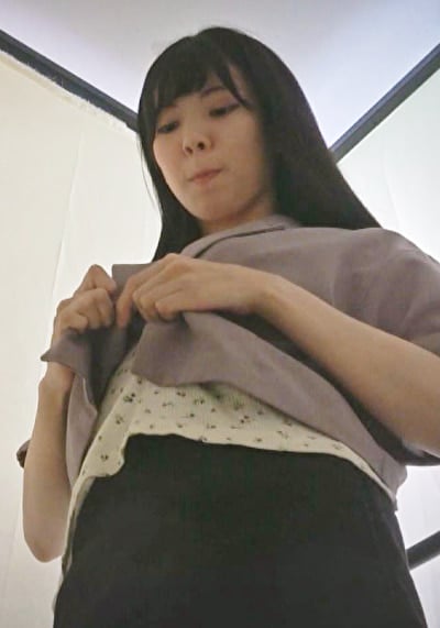アパレル店員の暴挙！色白美人が通された闇の試着室！