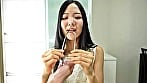 【個人撮影】桃瀬まゆの舌ブラシで「汚舌苔」採取 9