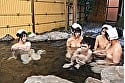 「おちんちん大きくさせてごめんね」小さいから大丈夫だろうと女湯に一緒に入った甥っ子がおっぱいだらけの状況にフル勃起！慌てた叔母さんがこっそり抜いてくれました VOL.5 1