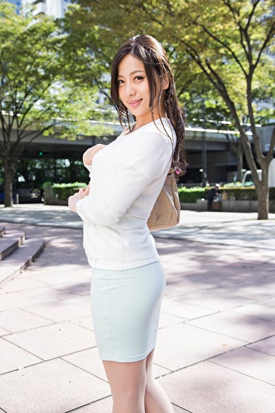 パン線！透けパン！街撮り即交渉！！ 着衣デカ尻OLタイトスカートナンパ あゆみ