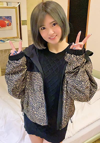 つるぺたで低身長なのに挿れてほしくて濡れ濡れエロ女