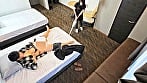 ホテルの清掃のアルバイトちゃんにフル勃起ち〇ぽオナニー見せつけたらなんと興味津々･･･！中出しSEXまで持ち込めました 3