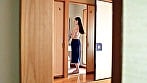 温泉街で随一の美人妻！くびれスレンダー社長夫人の寝取られ中出し性交 9