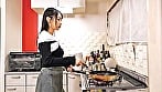 【人妻配信コラボ】『いつもよりエロい私を見てね』ネットで知り合ったカメラマンと密会！夫には絶対見せられない裸コートで男の家に押しかけ、玄関即尺から激しくイキまくる絶倫人妻の裏の顔 月乃ことね 1