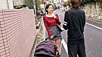 子育てに励む可愛いママが初めての「ディープスロートフェラ」ww ノーハンドで喉ボコしちゃうほどデカチンを夢中で咥えたら産後処女おま○こからスケベ汁が溢れ出す！！「お口だけじゃなくて･･･アソコにも欲しくなっちゃった」涙目でチ○ポ求める産後初めての生ハメ中出しSEX！ 1