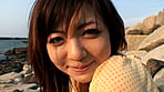お父さん、お母さん、ゴメンなさい・・・。普段はこんな格好して真面目に働いてますが実は私、自らAVに応募して中出しまでされちゃった淫らな娘です。 2 4